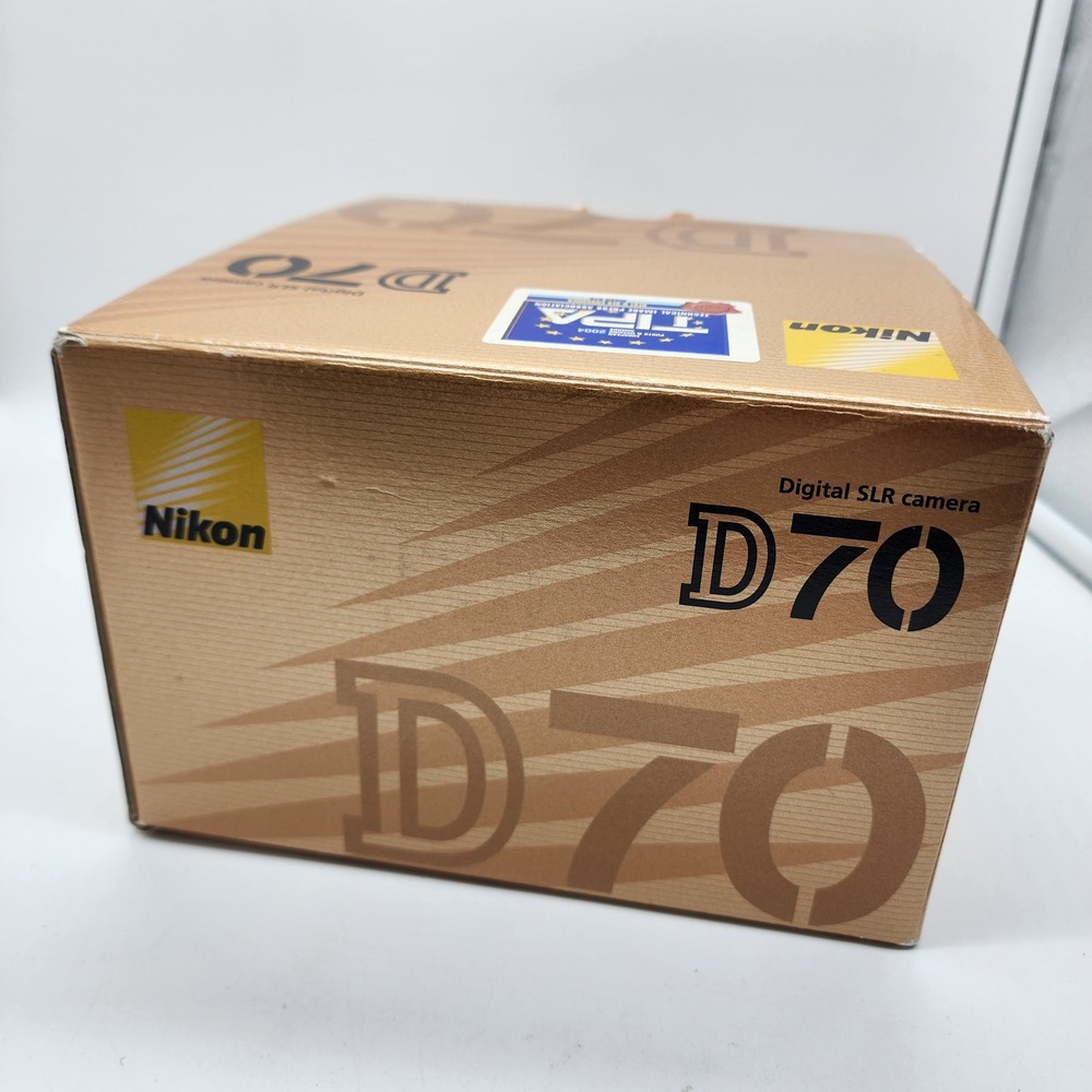 Nikon D70 Digital SLR Camera Body Box Charger Battery